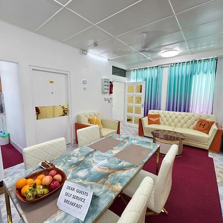 Ontrack Travel Transit Hotel Malé Buitenkant foto