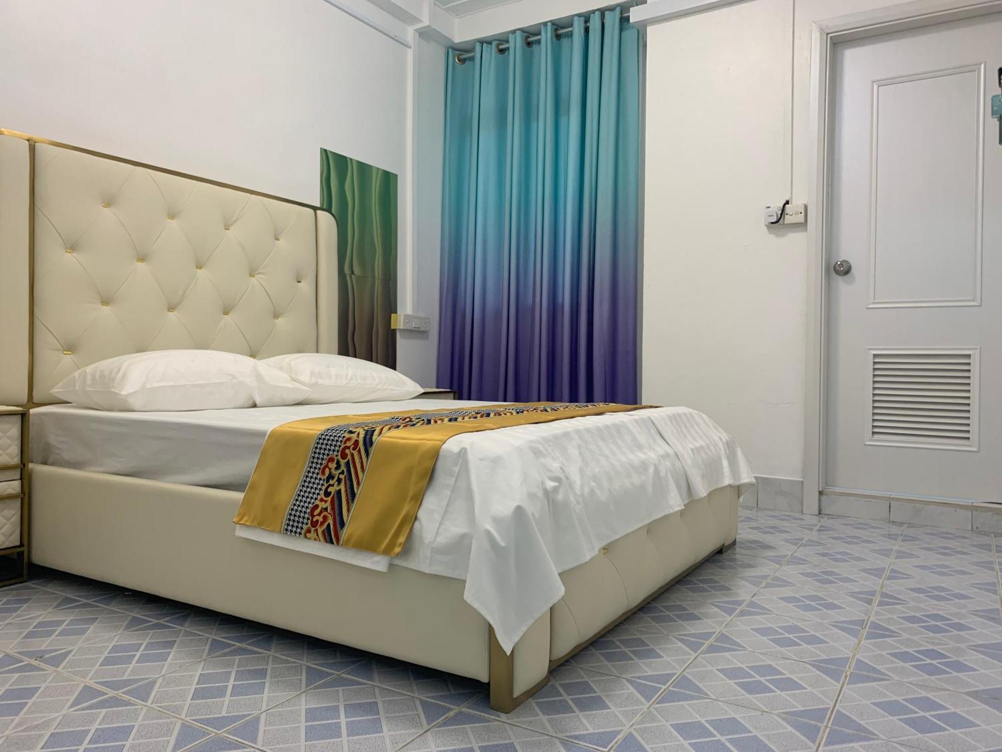 Ontrack Travel Transit Hotel Malé Buitenkant foto
